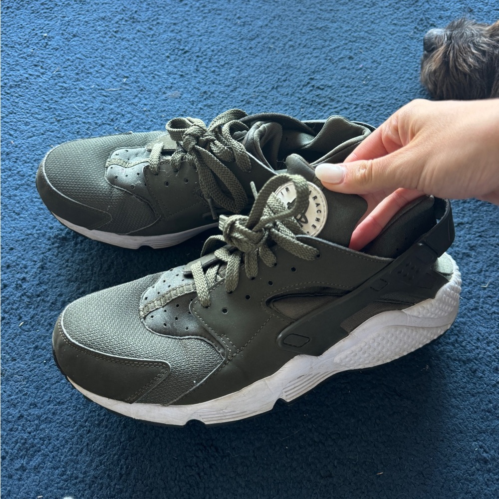 Nike hurache shoes